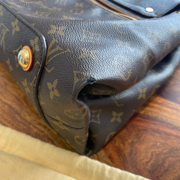 Louis Vuitton Olympe Handbag - Picture 4 of 10